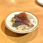 和人 - 料理写真:・お通し (しめ鯖と新玉ねぎ)