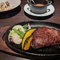 THE KINTAN STEAK - こちらは仙台牛の赤身。でも脂かんじます。旨みはいまひとつ、かな。