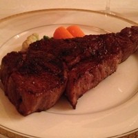 哥利歐 - 三田牛サーロイン。
                やはり1人じゃちょっと多過ぎた。(^o^)
                誰か食べるの付き合って下さい。m(_ _)m