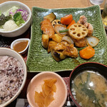 大戸屋 - 料理写真:鶏と野菜の黒酢あん定食