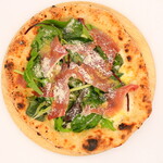 Pizza with Prosciutto and colorful vegetables