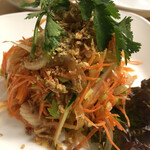 ベトナム料理専門店 フォーゴン - 辛いシーフードサラダのアップ