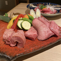 個室焼肉 さんびょうし 別邸 - 黒毛和牛タン