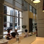 カフェ・ディ・フェスタ - 窓が高いです