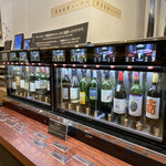 旅の駅 kawaguchiko base あさま市場 - ワイン好きのソコのアナタ！(๑♡∀♡๑)
            そう、アナタです。
            専用カードにチャージして、
            アレコレ試飲できるコーナーがありますよ～♪
