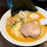 らーめん 晴れる屋 - みそラーメン　煮卵入り