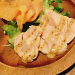 Toranomon HOP - ビアセット(+¥700)でサーモンと鶏ハムをチョイス