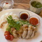 珈琲 さんぽ - 海南鶏飯（ハイナンチキンライス）　９９０円