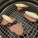 焼肉 静龍苑 - ヒレを焼きます