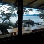 岬 - 窓越しの景色