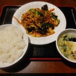 中華居酒屋 三国 - 豚肉、キクラゲ、玉子炒め　　600円