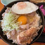 Shokusakedokoro Rokumonsen - 豚丼+特盛り+片目玉焼き+唐揚げ