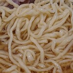天雷軒 - 天雷軒 神谷町本店 琥珀醤油チラーメンに使われる縮れ中細麺
