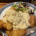 かんすけ 薬院店 - たっぷりのタルタルにジューシーなもも肉の唐揚げ