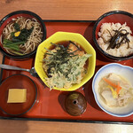 Soba Thi Koshiji - 羽衣膳（ワカメ蕎麦、天ぷら&揚げ餅、炊き込みご飯、一口デザート）