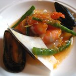 完熟トマトと季節の魚介の冷製ブイヤベース風