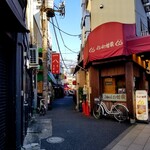 一八 - お店の路地。