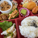 苗穂通り しあわせ食堂 - 日替わりランチ、この日のメインは海鮮水餃子