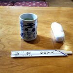 Tonkatsu Yosaku - お茶、おしぼり、箸