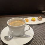 レストラン ラ・フロレゾン・ドゥ・タケウチ - 最後はコーヒーで！