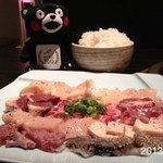 町屋やきにく密陽家 - 2013.6.16(日)17時 いつものホルモン盛合せ三人前とてんこ盛り白ご飯 ニンニク醤油で＼(^o^)／