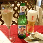 ルビーカフェ - グラススパークリングとイタリアのビール　ナストロ・アズーロ・ペローニで乾杯