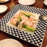 青菜 丸の内ブリックスクエア店 - 芝エビとアスパラ独活の塩炒め