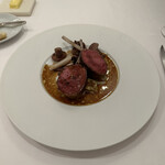 ラ・トゥーエル - ❽鳩と仔羊のキメラ。