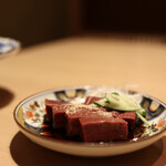 Wagyu Ue-Go Mesuu Shi To Jukusei Gyuushi Taniku Ya Ichiyuku - 和牛ハツ刺し