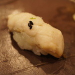 鮨匠 のむら - のむら自慢の1品。太刀魚焼きの握り。