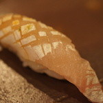 鮨匠 のむら - しょっこ（カンパチの子供）の握り。