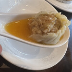 上海点心 豫園 - おかわりした蟹小籠包のガワをあえて破ってみる