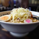 大勝軒 しのや - ◆モーニング限定　定番 醤油(半分）900円-50円
            ＋モーニングサービス メンマ
            
            トッピング通常の3倍!!!
            サービスで追加された、メンマは香ばしいく美味しい。
            チャーシューさいの目切り！