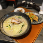 頓珍拳 - ホルモンニンニクラーメン