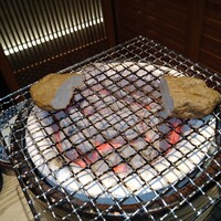 かどや 日比谷邸 - 名物　宇和島じゃこ天　七輪焼き　仲居さんが焼いてくれます