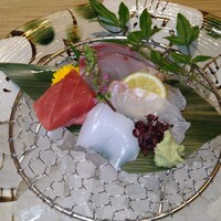 かどや 日比谷邸 - お造り　天然本マグロ、しまあじ、寒鮃、槍烏賊　イカも良かったけど、しまあじの身の締りよ！