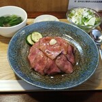 キッチン ブルー グローブ - ローストビーフ丼