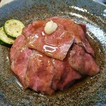 キッチン ブルー グローブ - ローストビーフ丼のアップ