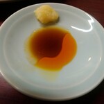 新シン - 酢、辣油、醤油に、おろしニンニク