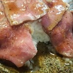 キッチン ブルー グローブ - ローストビーフの下は、大盛りでも少なめご飯！