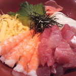 Sakana ya doujou - 海鮮丼少しアップ