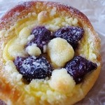 アドゥマン - ベリーとクリチのデニッシュ