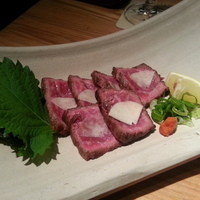 但馬屋 心斎橋 - たたき(1280円)　新基準のたたきでしょうかね。