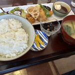 味亭花の家 - 日替わりフライ定食