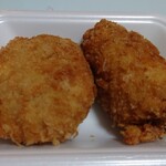 肉のなかつか - 左:コロッケ 120円  右:ささみロールカツ 170円