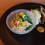 さじこよみ - カリフラワーとナッツのサラダ