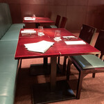 ドゥ マゴ パリ - 落ち着いた店内