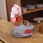 ヨハク - 苺とチョコレートのサンデー