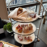 ザ タヴァン グリル＆ラウンジ - 