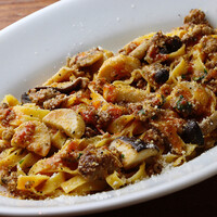 自家製サルシッチャとキノコのタリアテッレ トマトソース